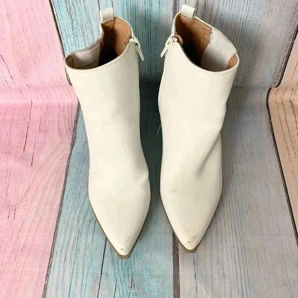 White pointy toe ankle booties block heel - Picture 3 of 12